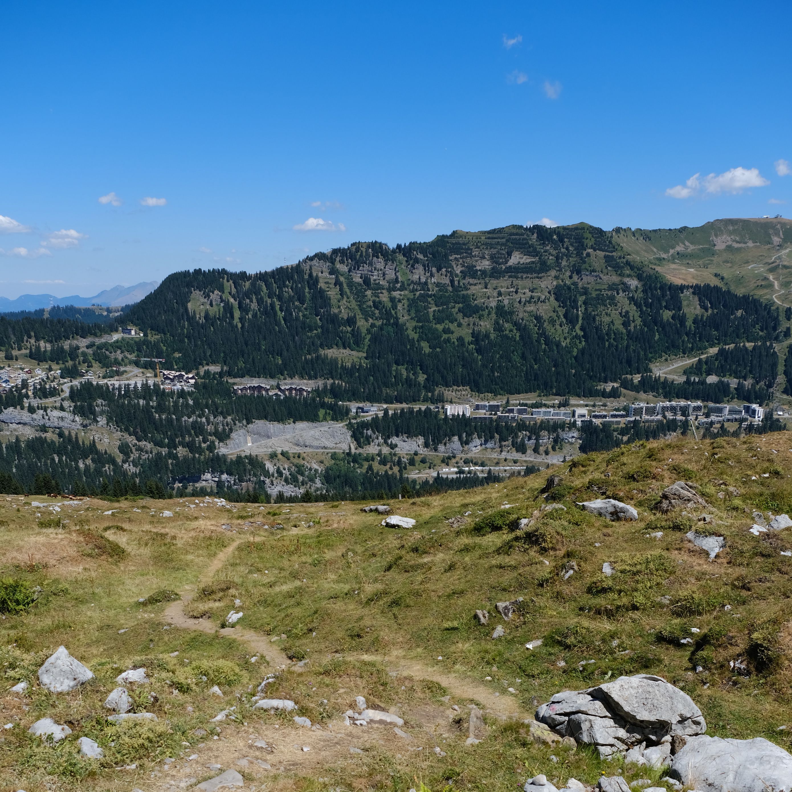 Standard mountain. Каменная тропа Дагестан. Источник в горах. Гора Бойка. Каменная тропа Дагестан достопримечательность.