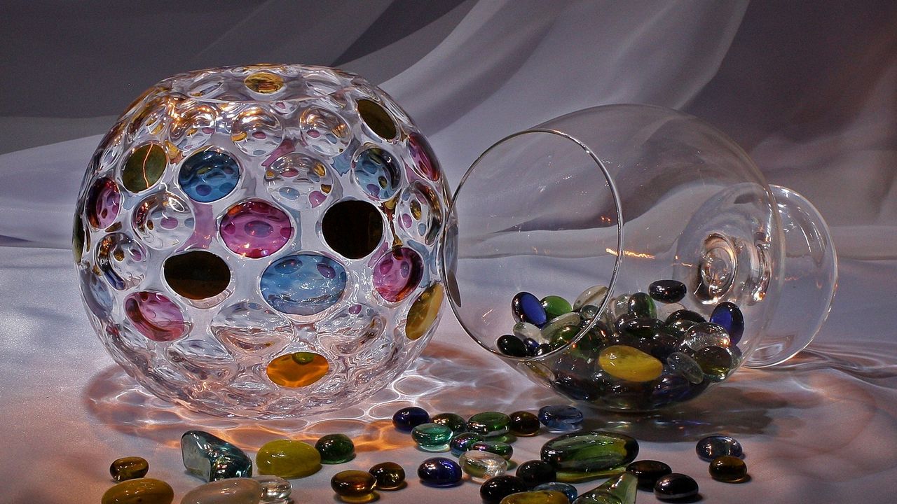Обои камни, ваза, разноцветный, стекло, шары