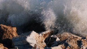 Превью обои камни, вода, брызги, волна, море, берег