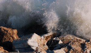 Превью обои камни, вода, брызги, волна, море, берег