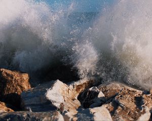 Превью обои камни, вода, брызги, волна, море, берег