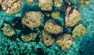 Превью обои камни, вода, дно, море, вид сверху