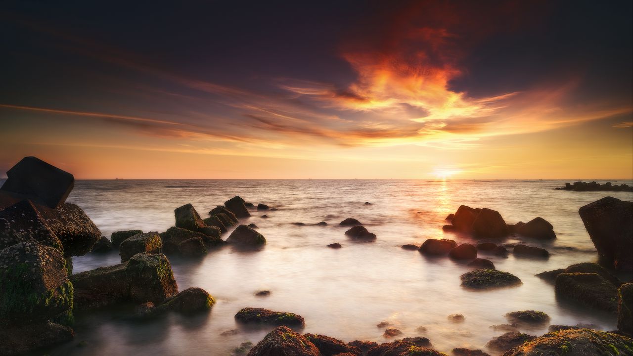 Обои камни, вода, горизонт, закат
