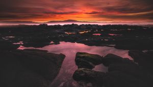 Превью обои камни, вода, холмы, темный