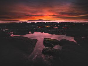 Превью обои камни, вода, холмы, темный