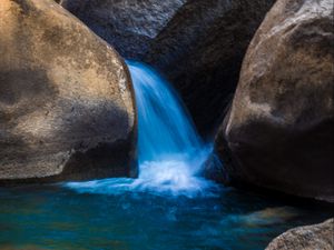 Превью обои камни, вода, каскад, природа