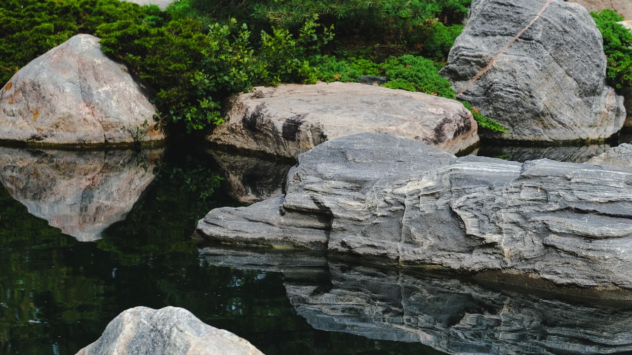 Обои камни, вода, пруд, пейзаж, природа