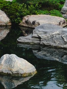 Превью обои камни, вода, пруд, пейзаж, природа