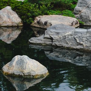 Превью обои камни, вода, пруд, пейзаж, природа