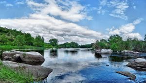 Превью обои камни, вода, река, исток, подпись