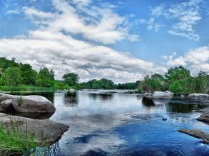 Превью обои камни, вода, река, исток, подпись