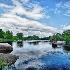 Превью обои камни, вода, река, исток, подпись