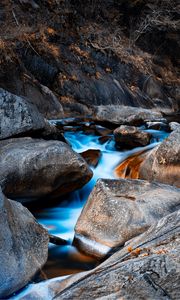 Превью обои камни, вода, скала, течение