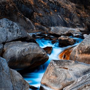 Превью обои камни, вода, скала, течение