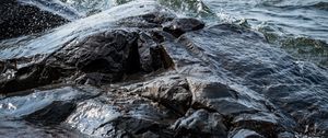 Превью обои камни, вода, волны, озеро, брызги