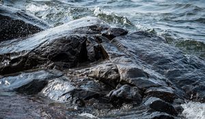 Превью обои камни, вода, волны, озеро, брызги