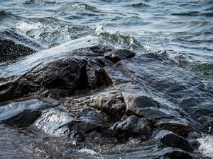 Превью обои камни, вода, волны, озеро, брызги