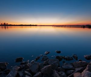 Превью обои камни, вода, закат, озеро, вечер