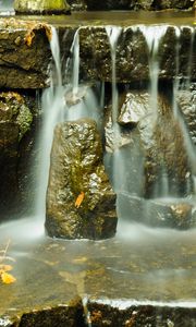 Превью обои камни, водопад, вода, блики