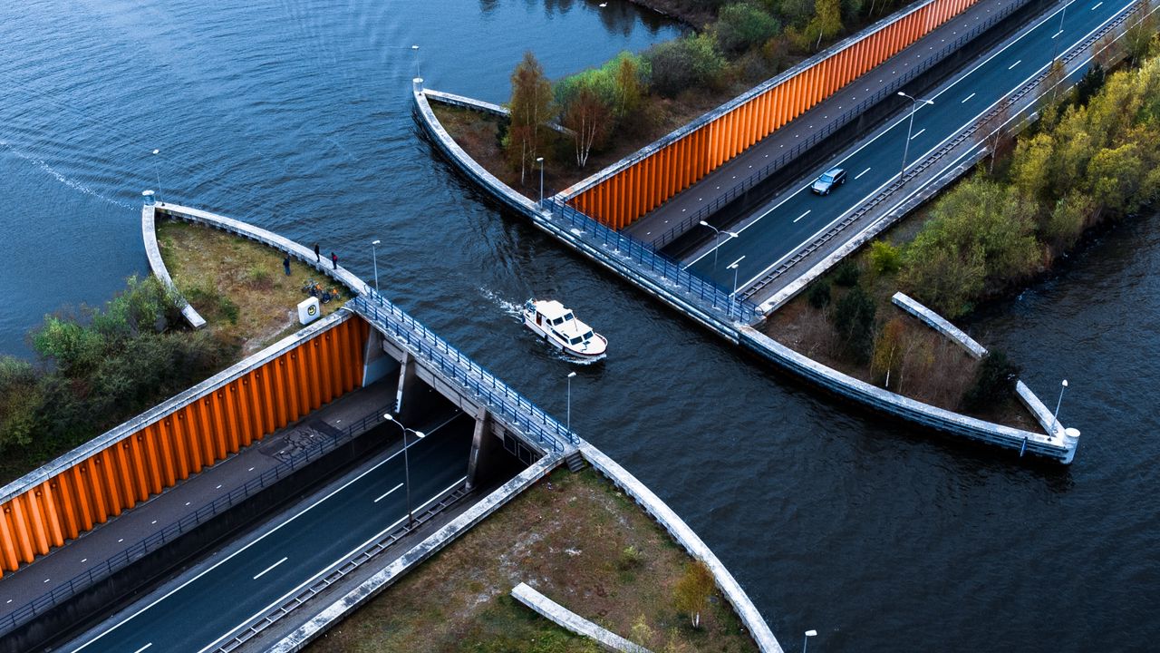 Обои канал, река, лодка, мост, вид сверху