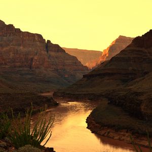 Превью обои каньон, река, закат, скалы, растения