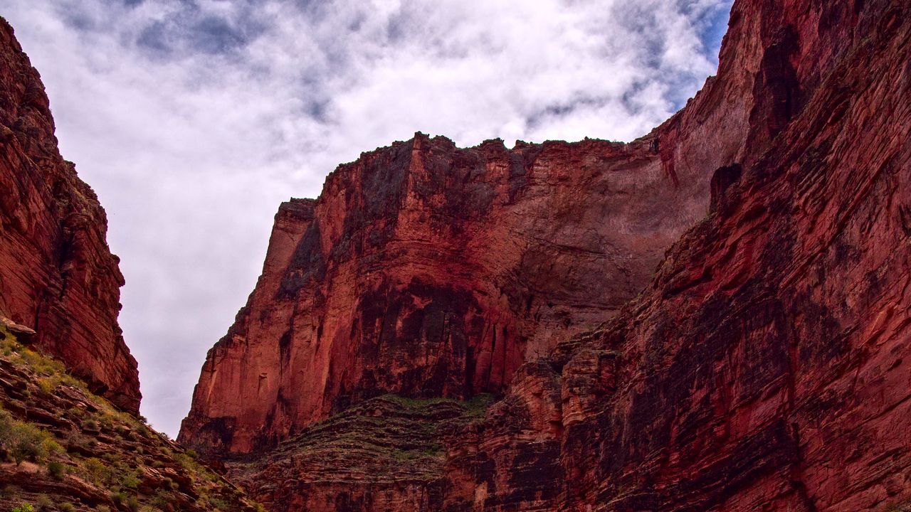 Обои каньон, вода, камни, скалы, небо