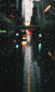 Превью обои капли, дождь, блики, боке, окно, стекло, влага, поверхность