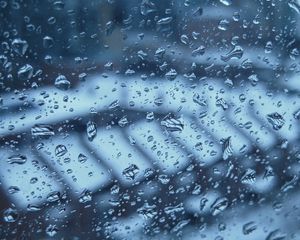 Превью обои капли, дождь, стекло, поверхность, крупным планом