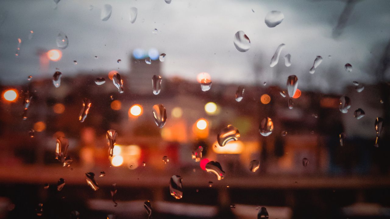 Обои капли, дождь, стекло, влага, окно, размытость
