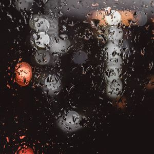 Превью обои капли, стекло, блики, свет, крупным планом