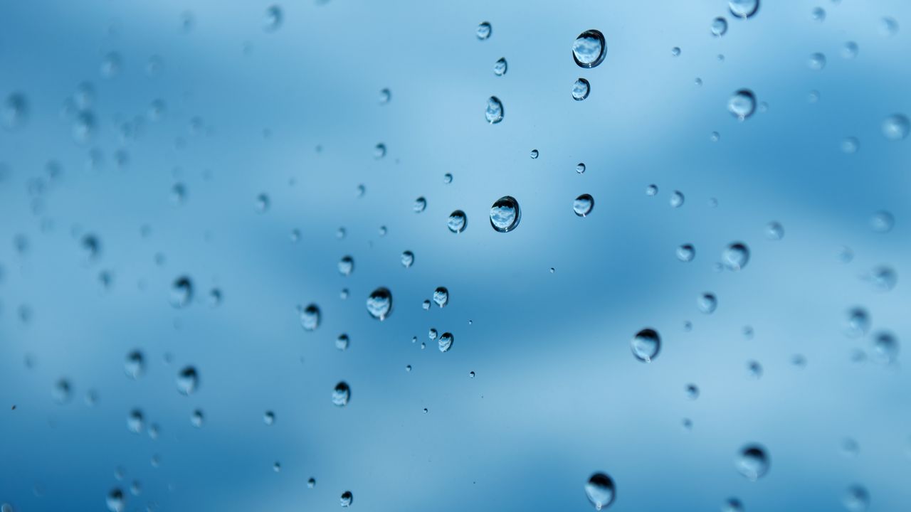 Обои капли, вода, стекло, дождь, макро, синий