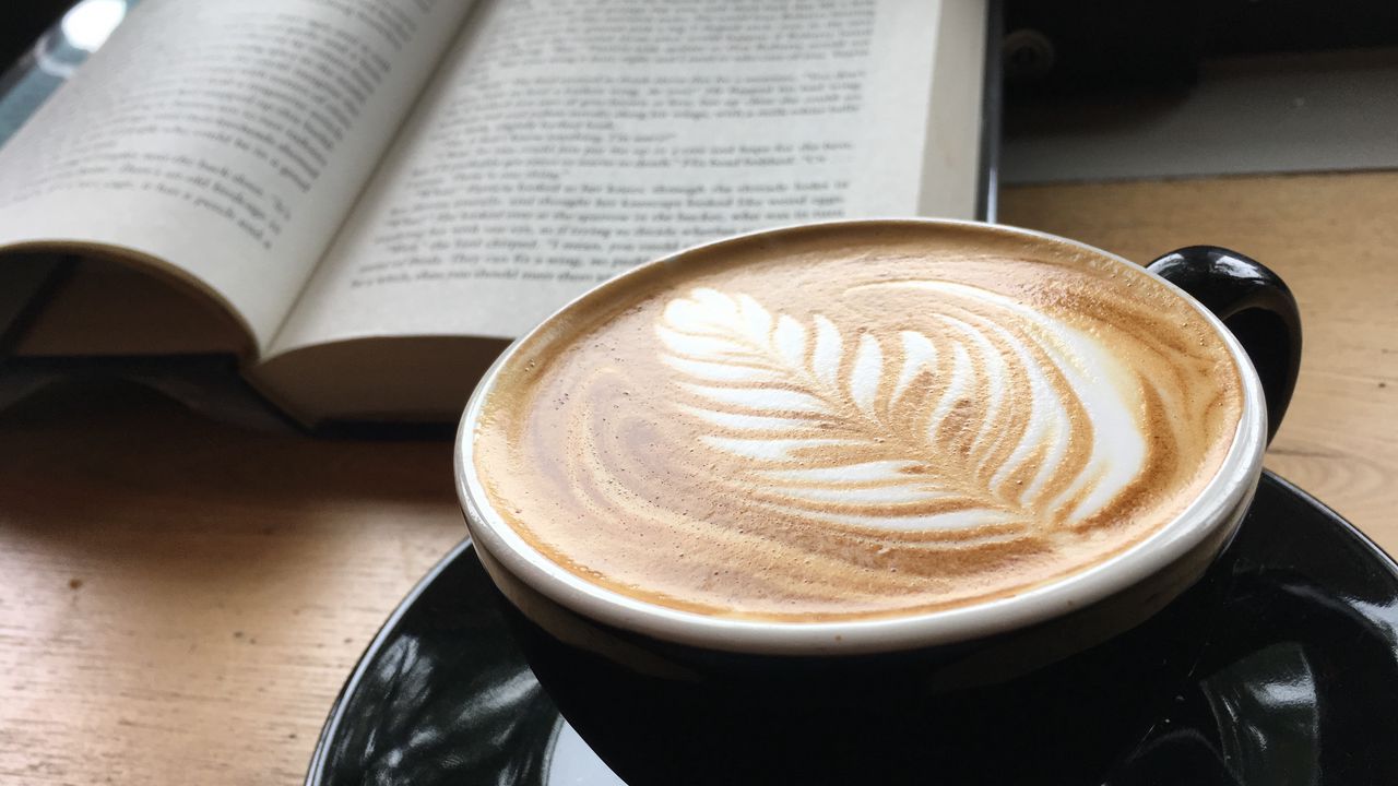 Обои капучино, кофе, чашка, книга
