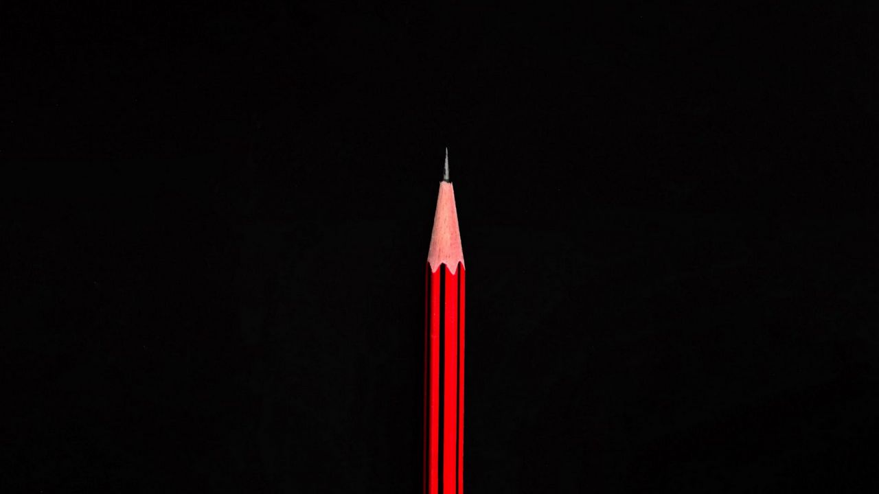 Обои карандаш, темнота, минимализм, красный