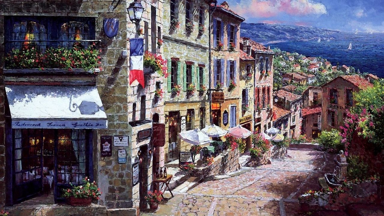 Обои картина, франция, городок, улица, море, парусники, дома, балконы, флаг, фонарь, ресторан, зонтики, мостовая, цветы