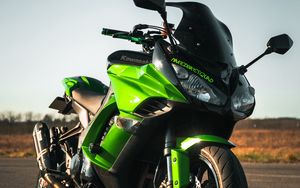 Превью обои kawasaki, мотоцикл, байк, зеленый, дорога