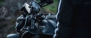 Превью обои kawasaki, мотоцикл, мотоциклист