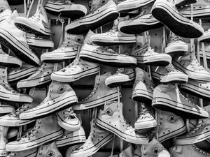 Превью обои кеды, обувь, чб
