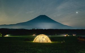 Превью обои кемпинг, палатка, горы, ночь, свечение