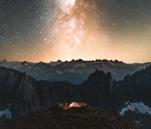 Превью обои кемпинг, палатка, звездное небо, звезды, скалы