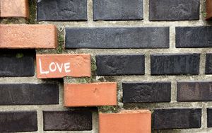 Превью обои кирпичи, стена, надпись, любовь