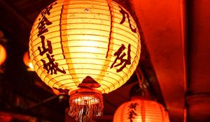 Превью обои китайские фонари, фонари, иероглифы, свет, свечение