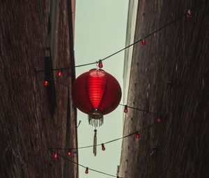 Превью обои китайские фонарики, фонарики, гирлянда, здания, красный