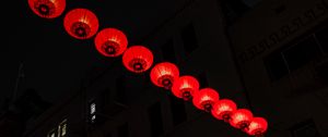 Превью обои китайские фонарики, улица, ночь, темный, красный