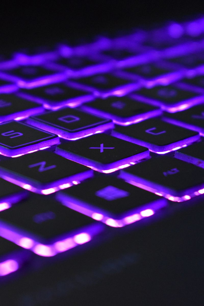 800x1200 Обои клавиатура, подсветка, фиолетовый