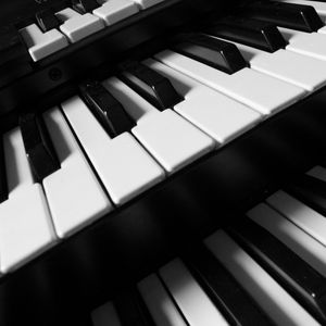 Превью обои клавиши, пианино, макро, музыка, черно-белый
