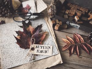 Превью обои кленовые листья, осень, надпись, бумага, текст, эстетика