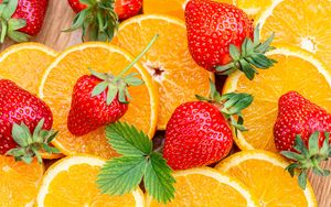 Превью обои клубника, апельсин, фрукты, ягода, дольки