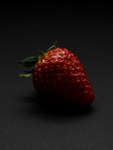 Превью обои клубника, ягода, фрукт, тень, красный