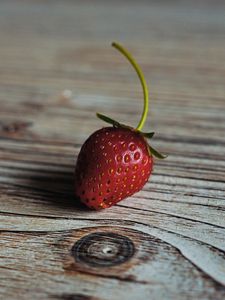 Превью обои клубника, ягода, поверхность, деревянный