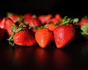 Превью обои клубника, ягоды, еда, красный